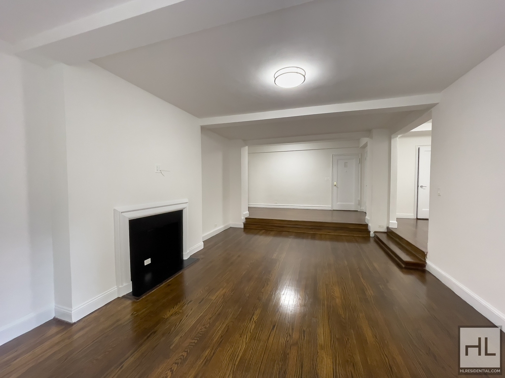 Fifth Avenue - Photo 2