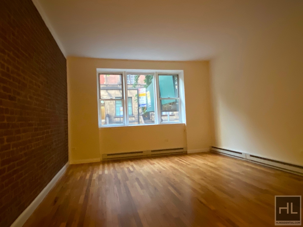 West 73 Street - Photo 1