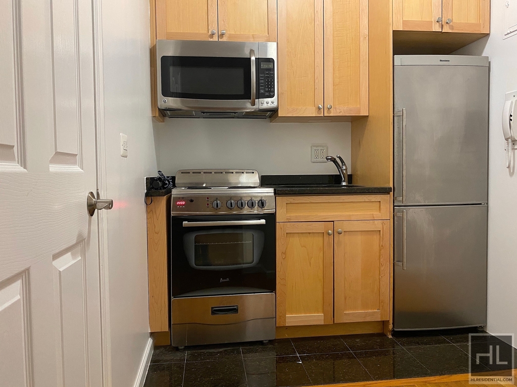 West 73 Street - Photo 2
