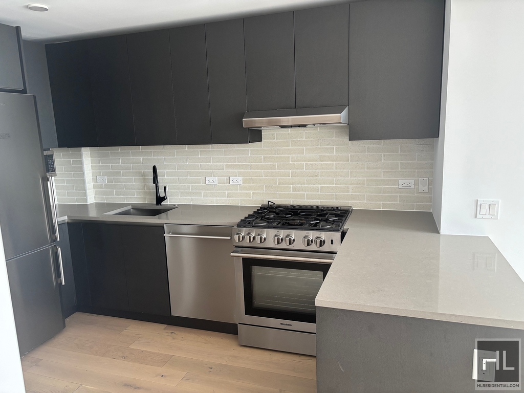 Northern Boulevard - Photo 5