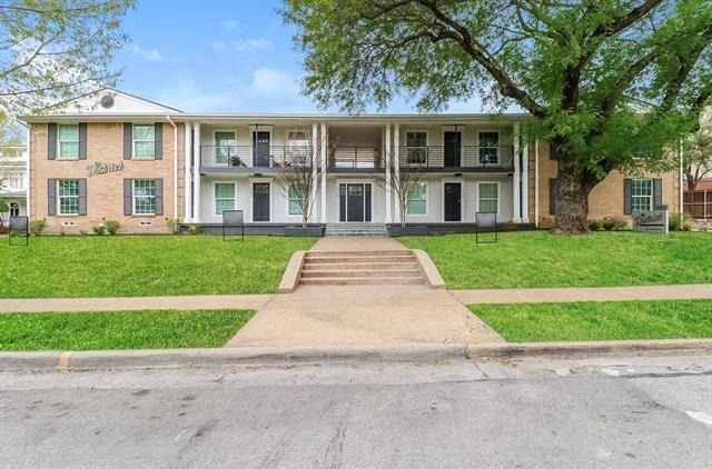 425 N Rosemont Avenue - Photo 1