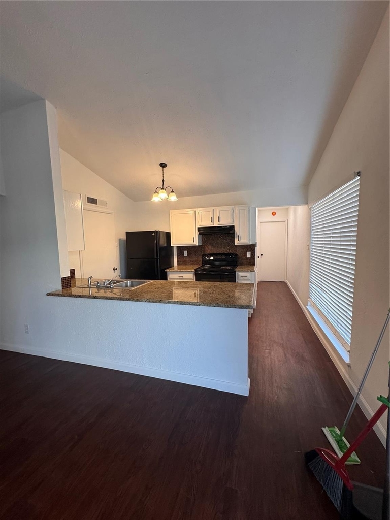 6010 Dooley Drive - Photo 4