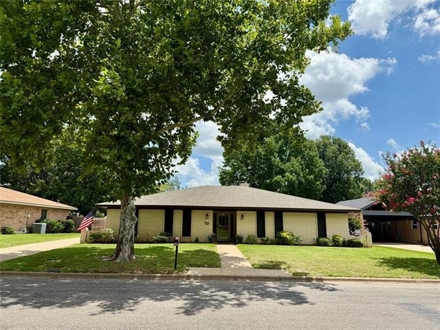 3005 Anthony Drive - Photo 0