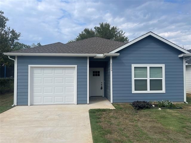 1009 Dubois Street - Photo 0