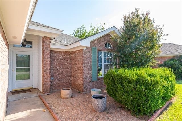 6025 Duchess Avenue - Photo 0