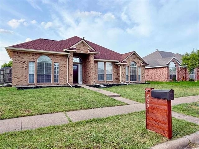 2201 Woodglen Drive - Photo 0