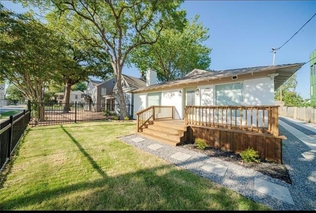 2004 Caddo Street - Photo 4