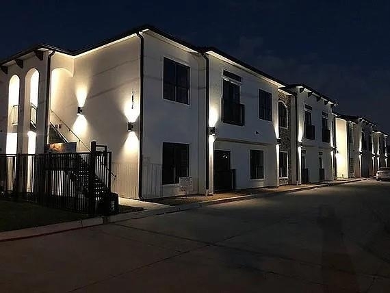 1514 E 15th Street - Photo 1