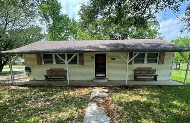 403 Live Oak Street - Photo 0