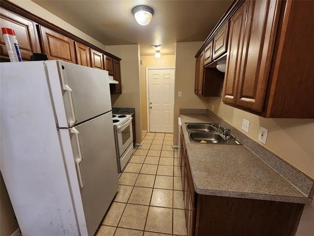 939 Baker Street - Photo 5
