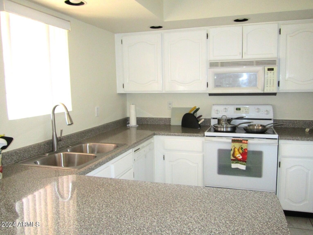 12222 N Paradise Village Parkway S - Photo 6