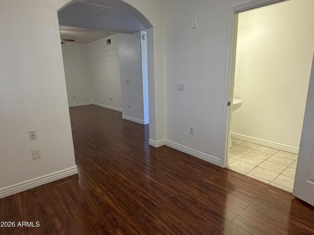 920 E Devonshire Avenue - Photo 2