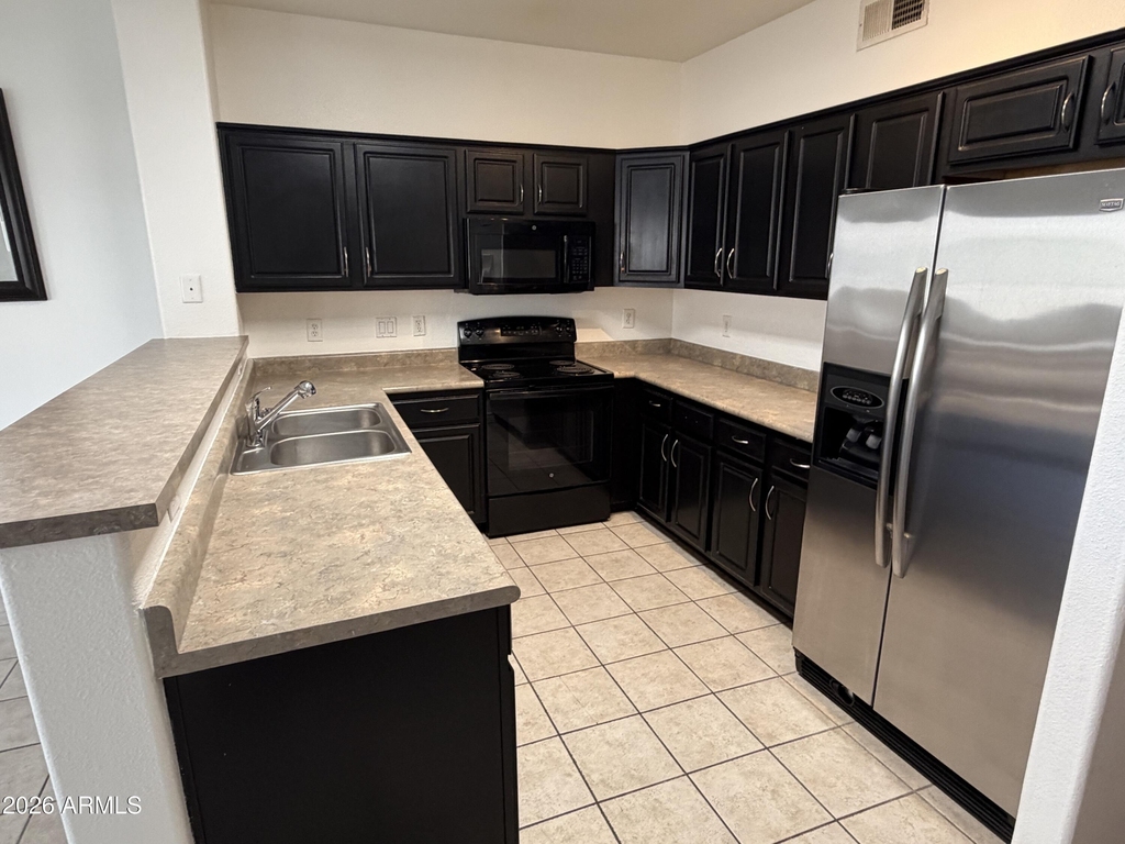 920 E Devonshire Avenue - Photo 3