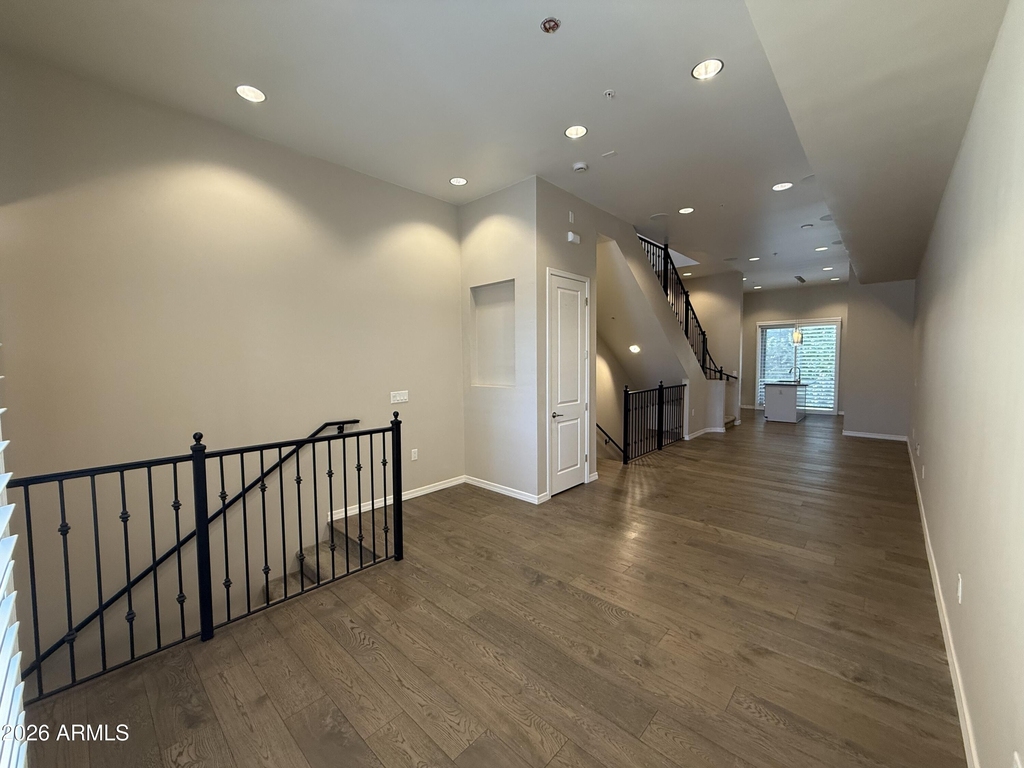 421 W 6th Street - Photo 4