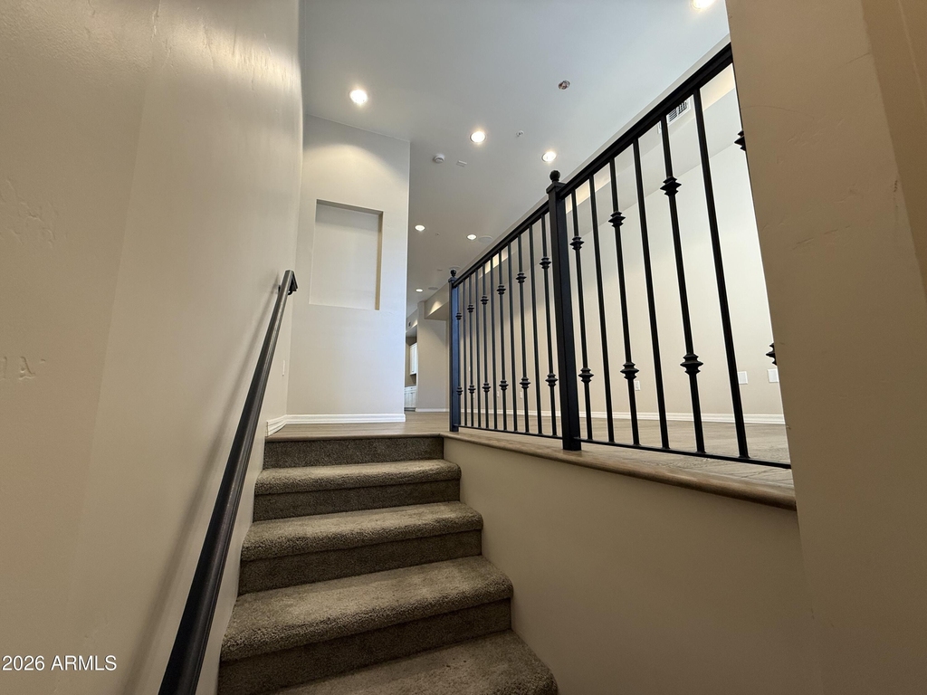 421 W 6th Street - Photo 2