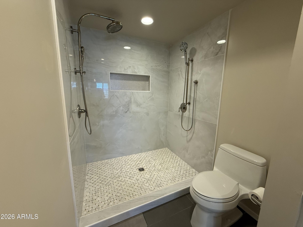 421 W 6th Street - Photo 15