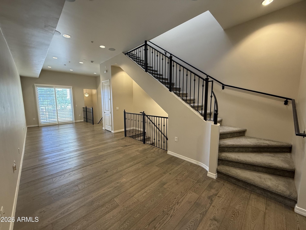 421 W 6th Street - Photo 5