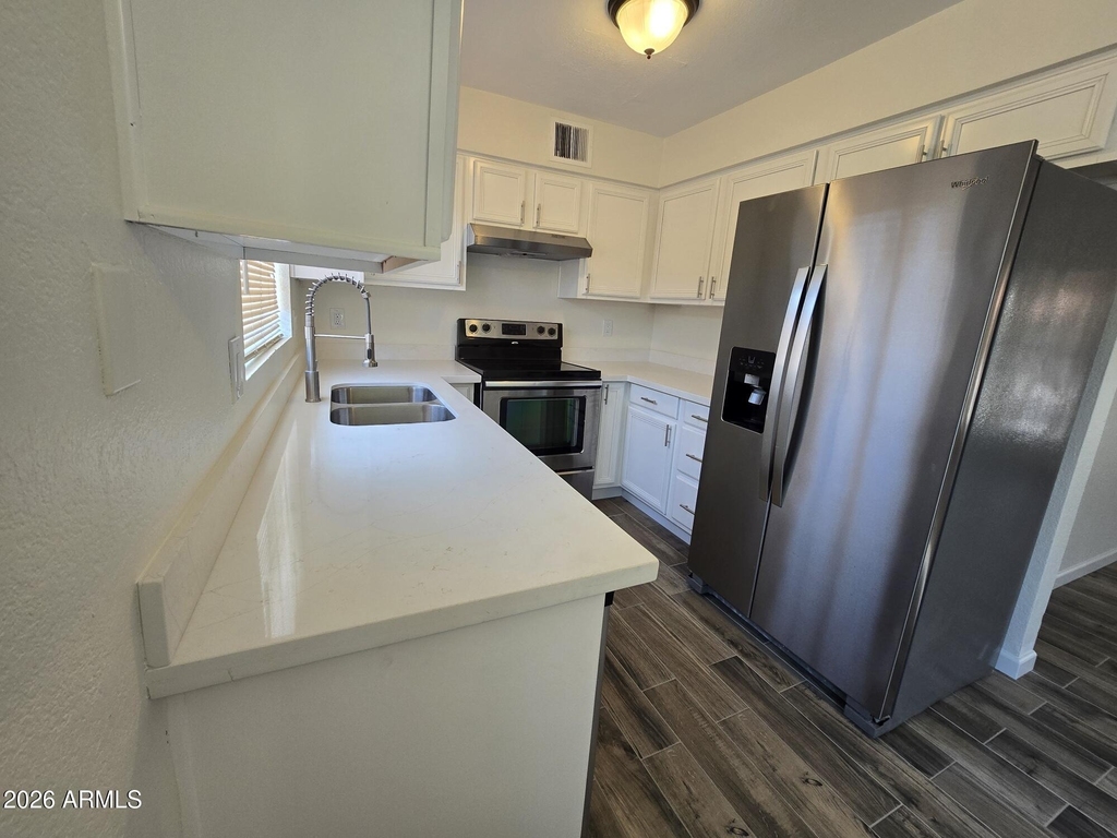 715 N Arrowhead Drive - Photo 8