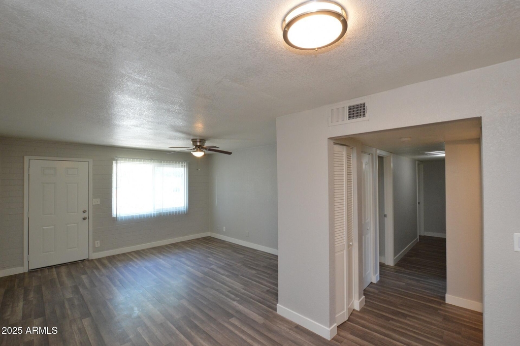 6044 N 21st Avenue - Photo 5