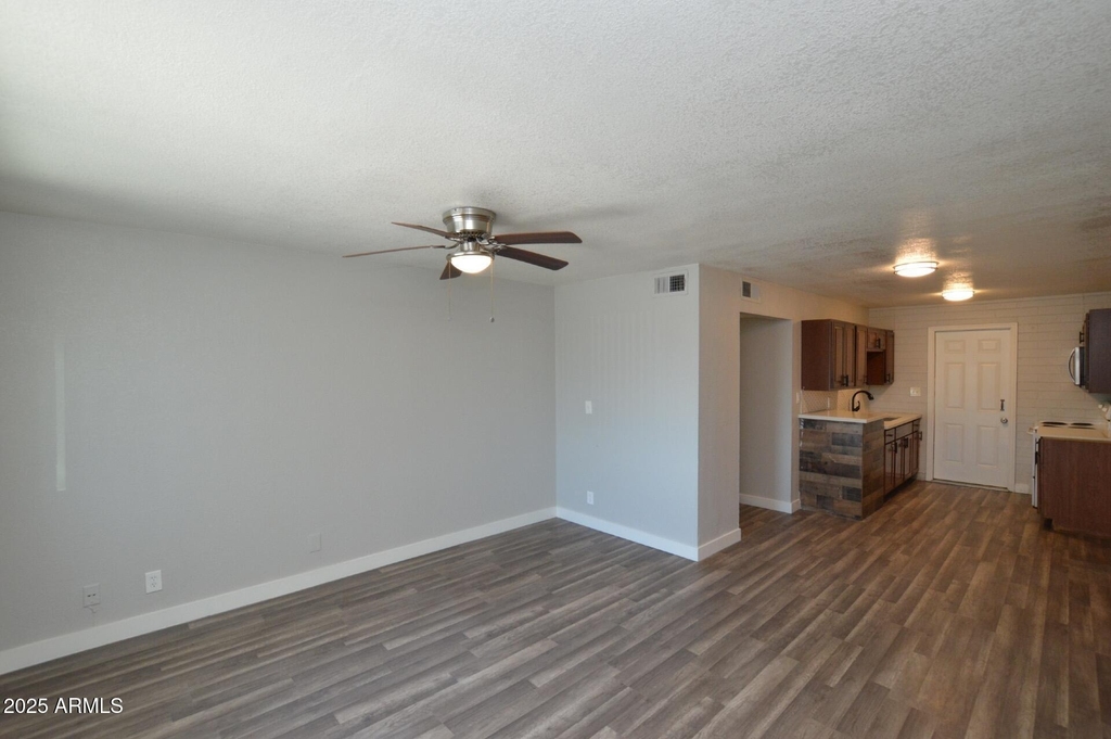 6044 N 21st Avenue - Photo 4