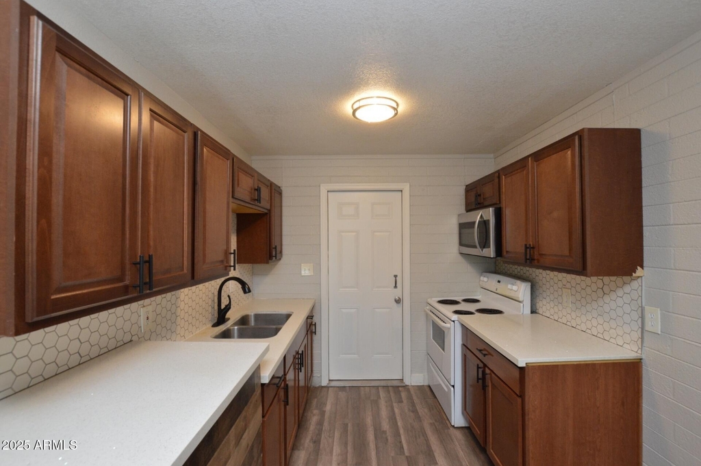 6044 N 21st Avenue - Photo 3