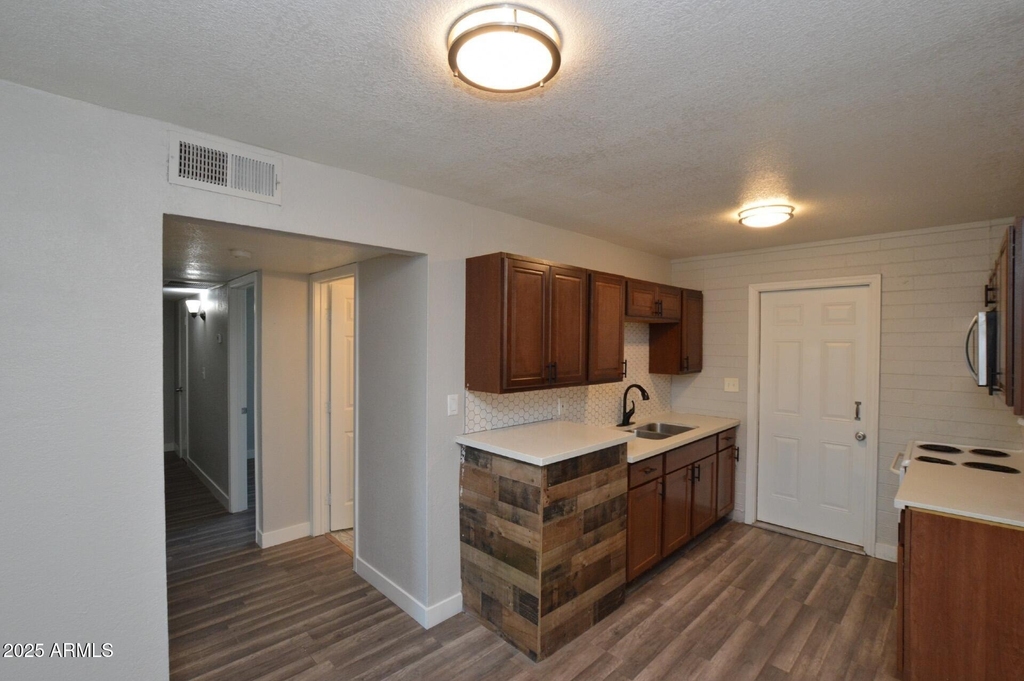 6044 N 21st Avenue - Photo 2