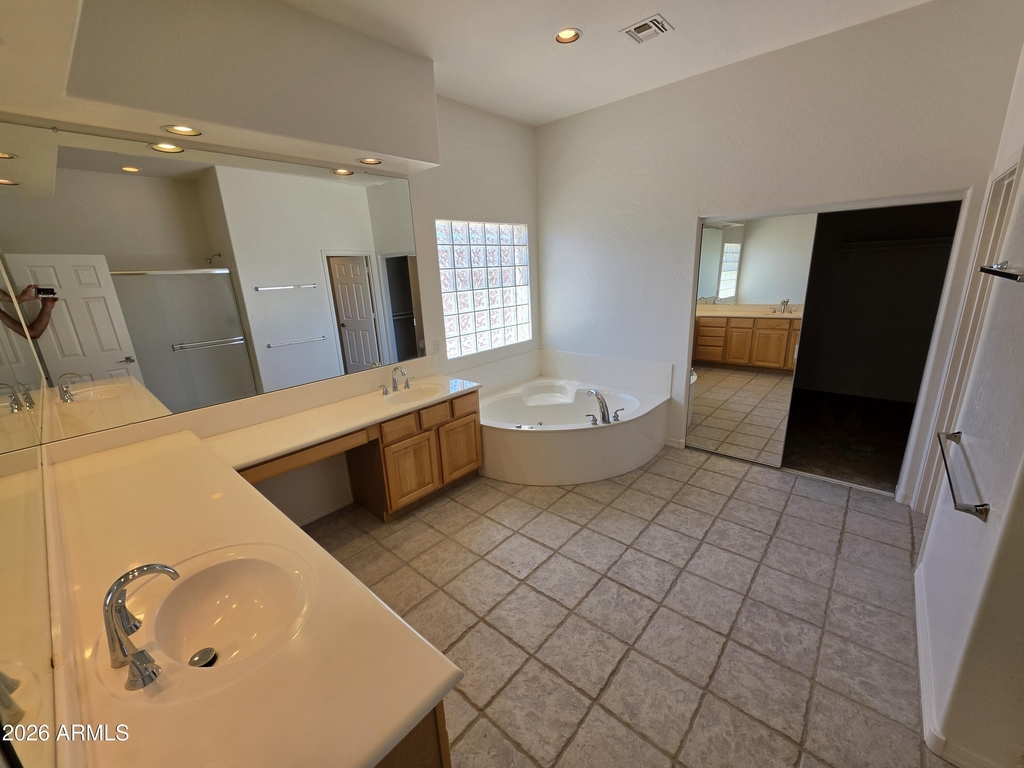 2653 N Travis -- - Photo 31