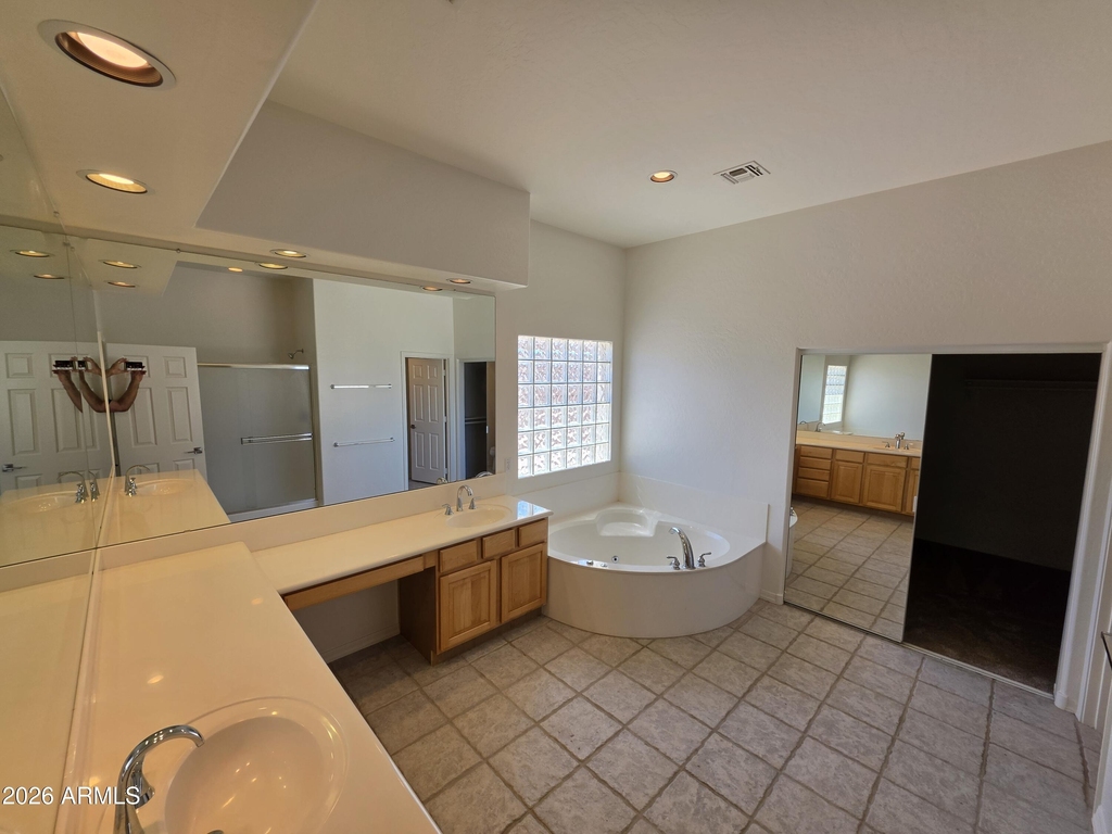 2653 N Travis -- - Photo 30