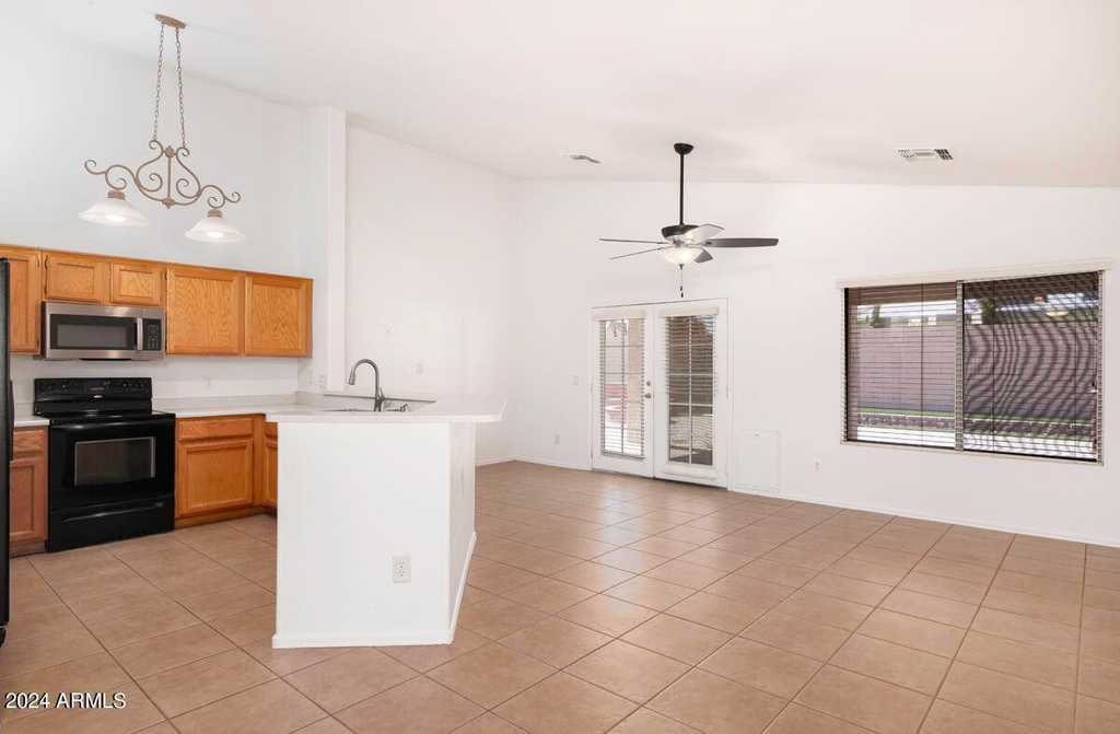 537 E Appaloosa Road - Photo 3