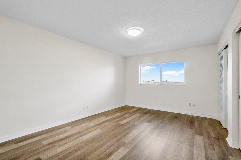 2615 Ne 1st Court - Photo 15