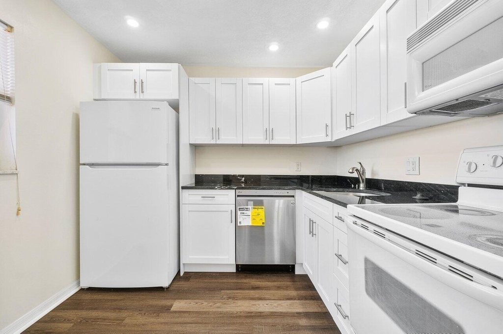 2615 Ne 1st Court - Photo 4