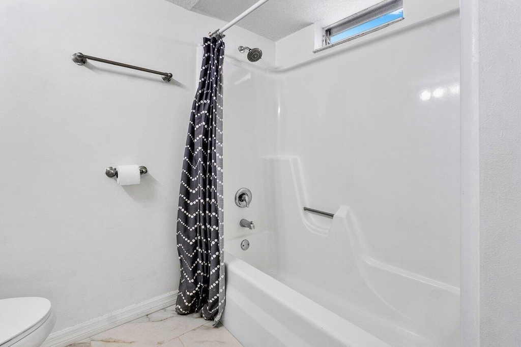 2615 Ne 1st Court - Photo 17