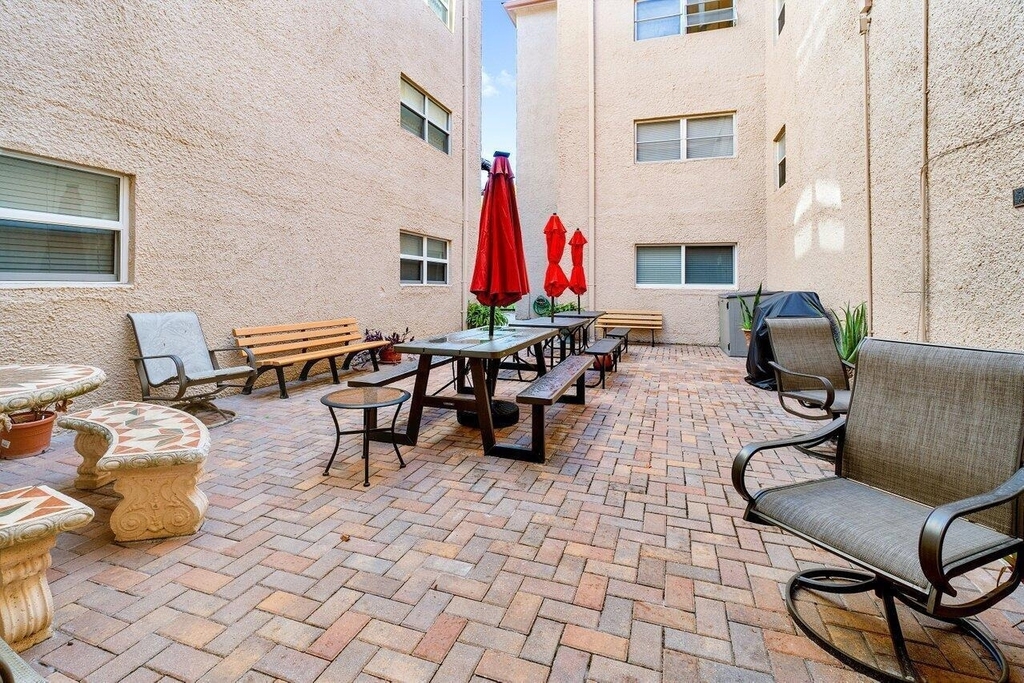 2615 Ne 1st Court - Photo 19
