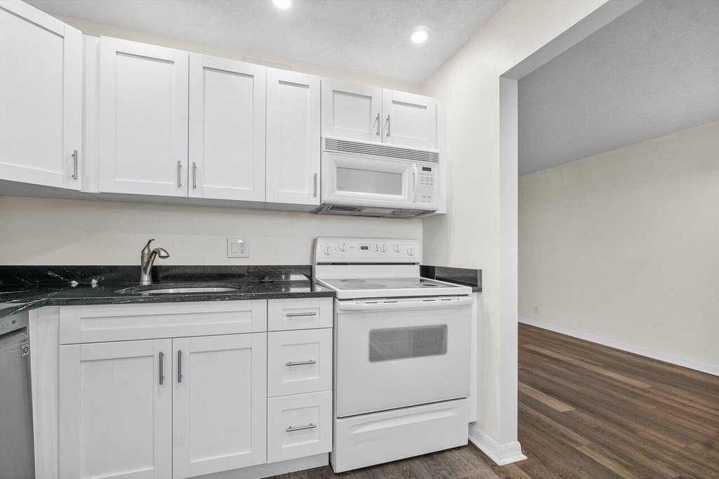 2615 Ne 1st Court - Photo 6