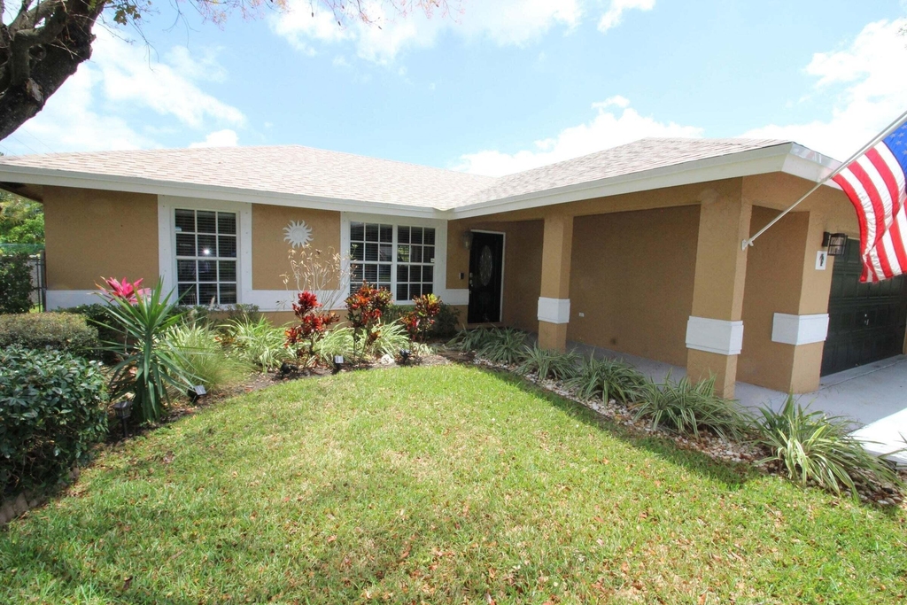 147 Nw 10th Avenue - Photo 0