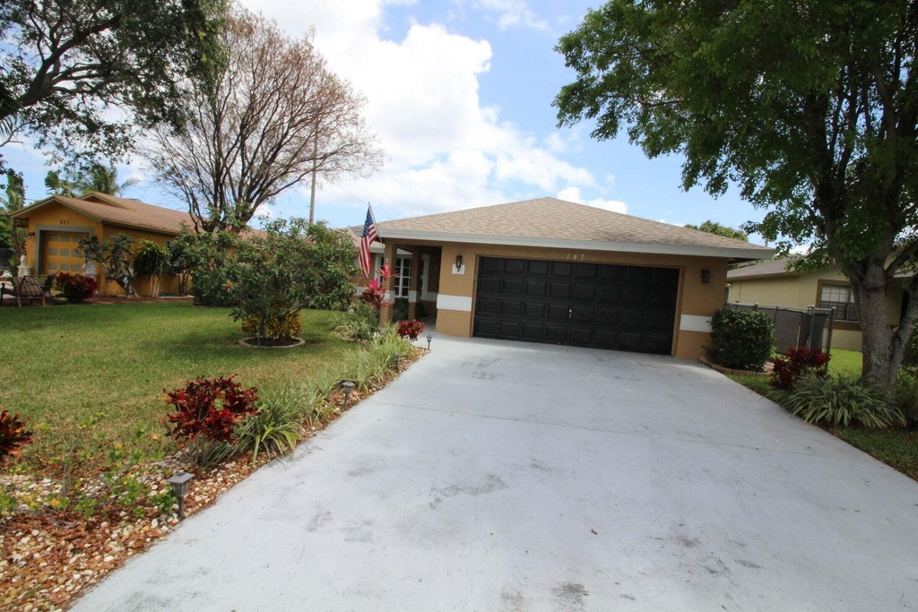 147 Nw 10th Avenue - Photo 1