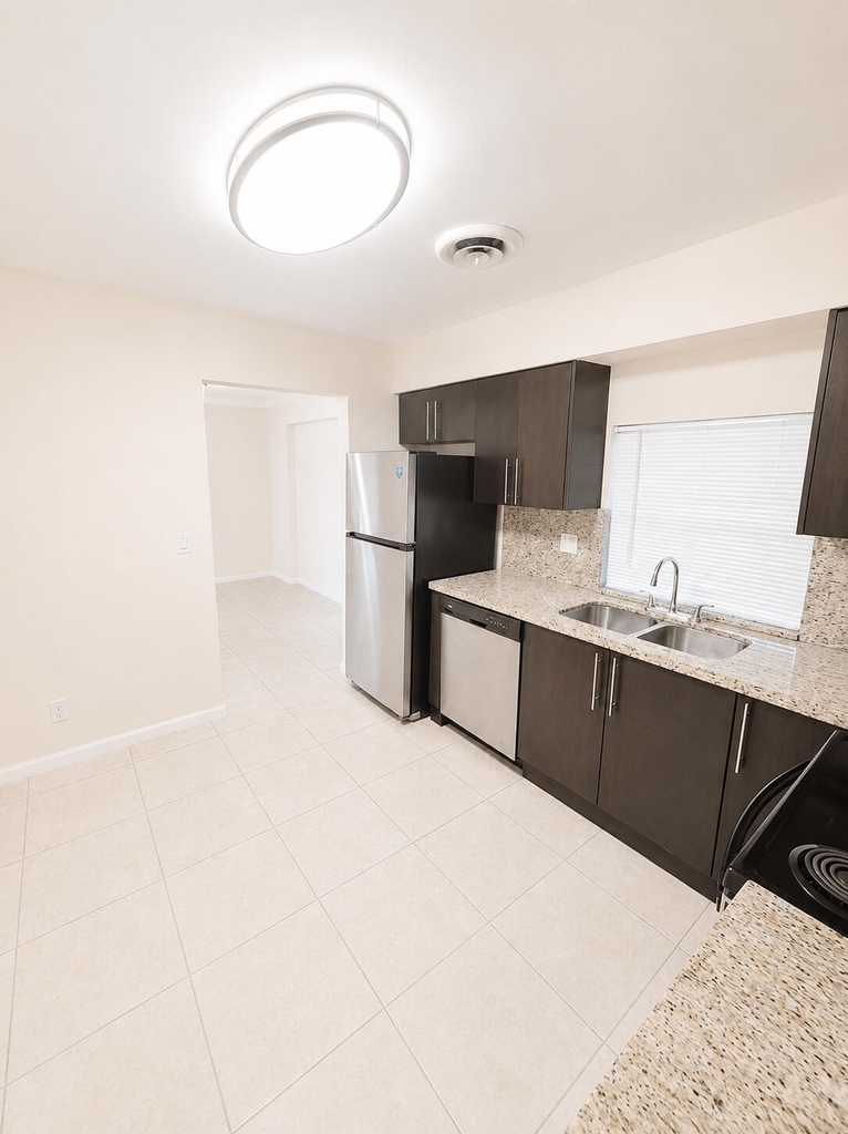 3615 Polk Street - Photo 3