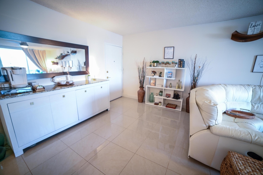 2701 N Ocean Boulevard - Photo 3
