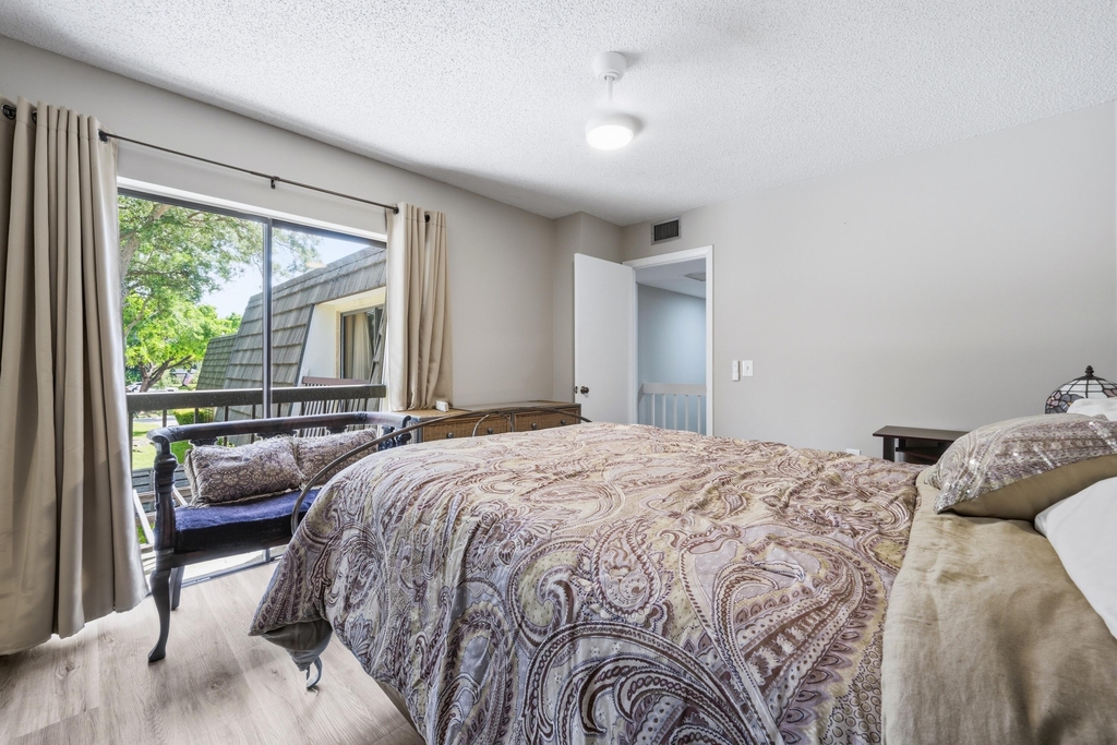 605 6th Terrace - Photo 12