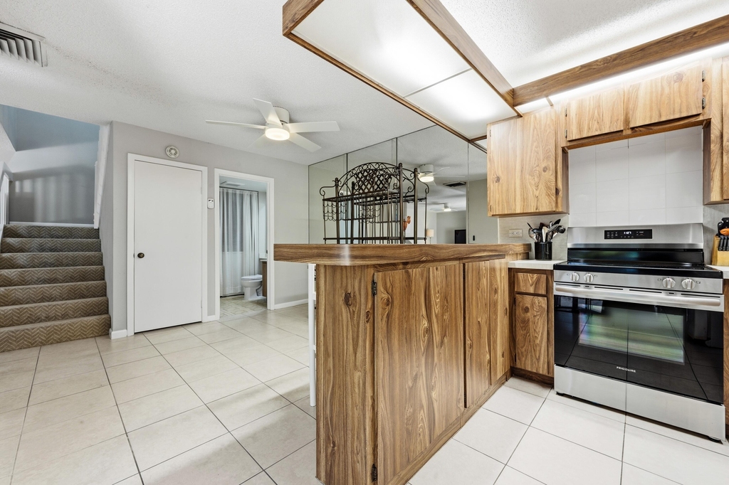 605 6th Terrace - Photo 4