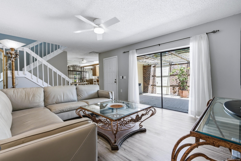 605 6th Terrace - Photo 3