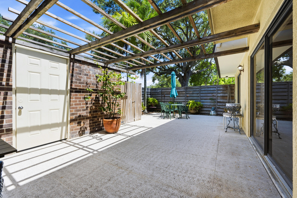 605 6th Terrace - Photo 17