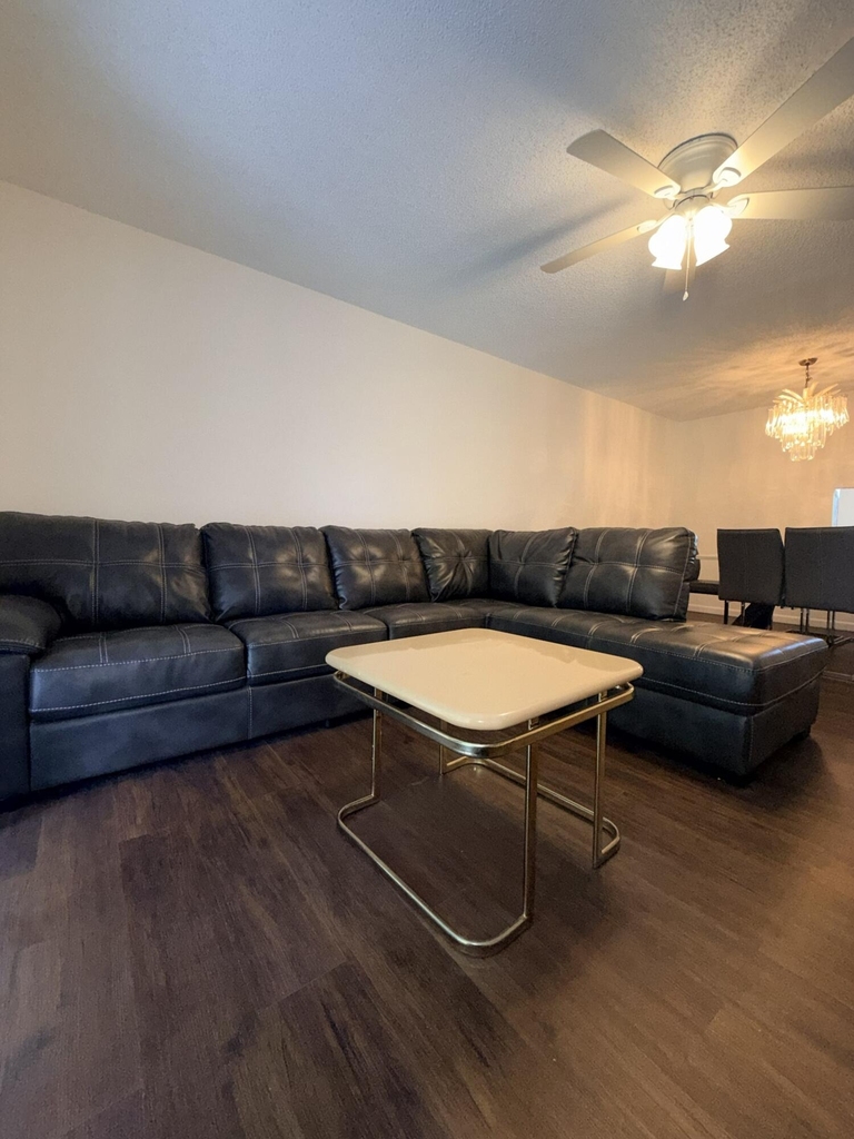 2601 Ne 3rd Court - Photo 6