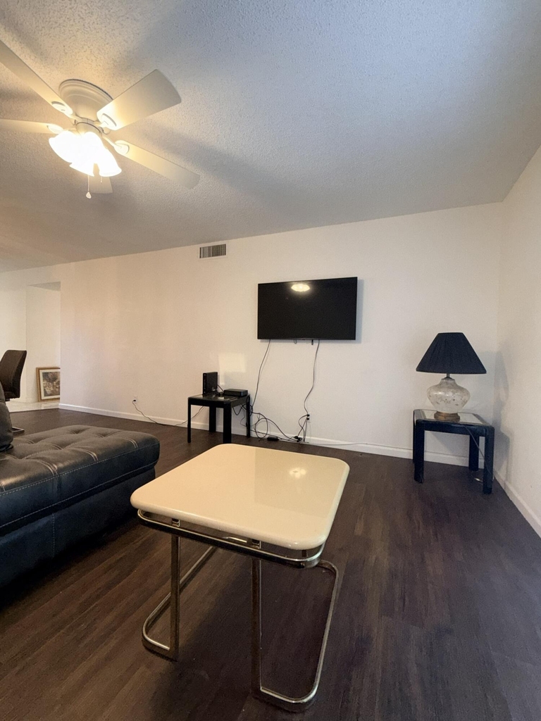 2601 Ne 3rd Court - Photo 8