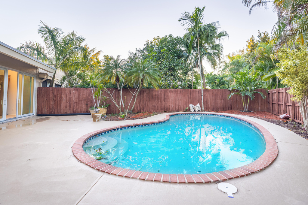 7860 Stanway Place W - Photo 30