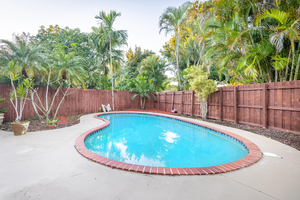 7860 Stanway Place W - Photo 29