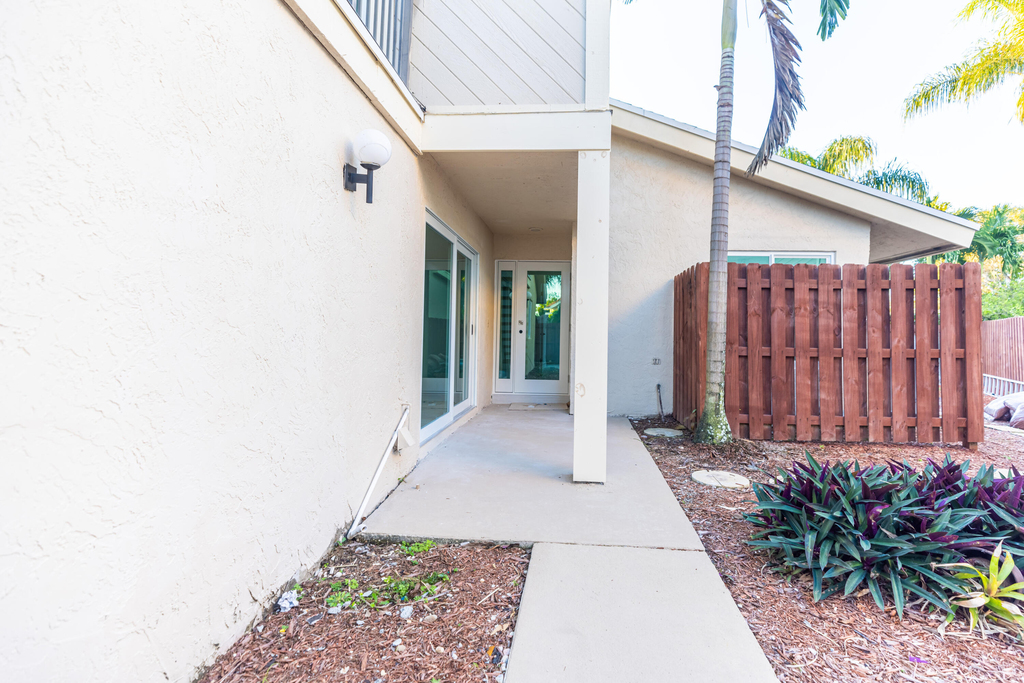 7860 Stanway Place W - Photo 1