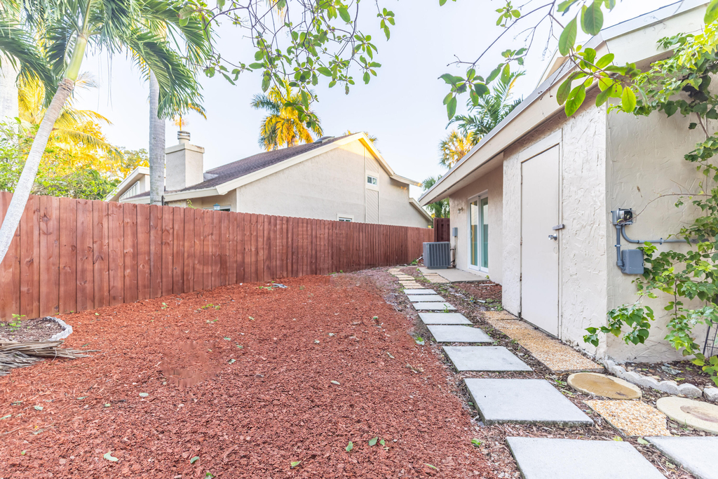 7860 Stanway Place W - Photo 31