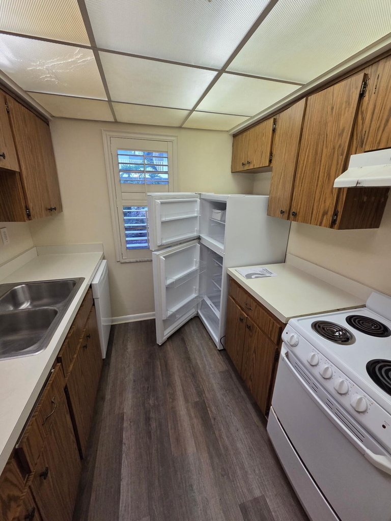 2302 Sunrise Boulevard - Photo 2