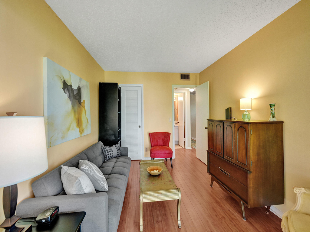 232 Farnham J - Photo 14